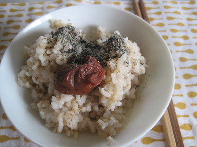 今日は、麦ごはんの日
