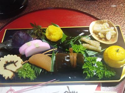 おせち料理と甘酒と漆のカップのこと