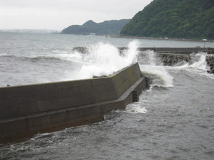台風の日の土の屋