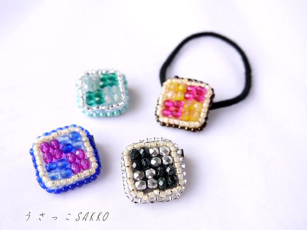 ビーズ刺繍のスクエアブローチ＆ヘアゴム