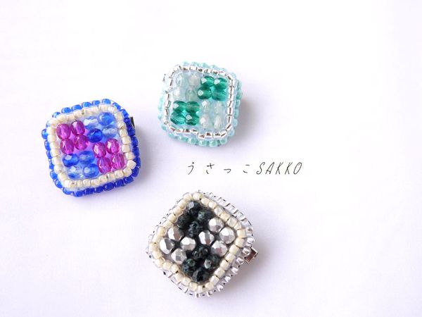 ビーズ刺繍のスクエアブローチ＆ヘアゴム