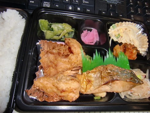 オフィスでランチ