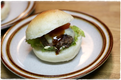 手作りパンズでハンバーガー