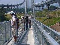 夢大吊橋、なんとシースルー？！